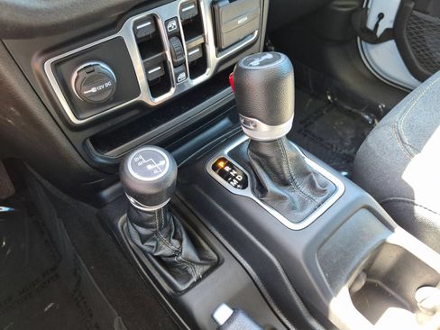 Used 2024 Jeep Wrangler Unlimited Sport AWD/4WD image 24