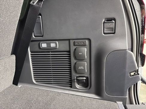 New 2025 Ford Expedition Active image 27