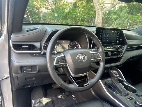Used 2022 Toyota Highlander XSE image 34