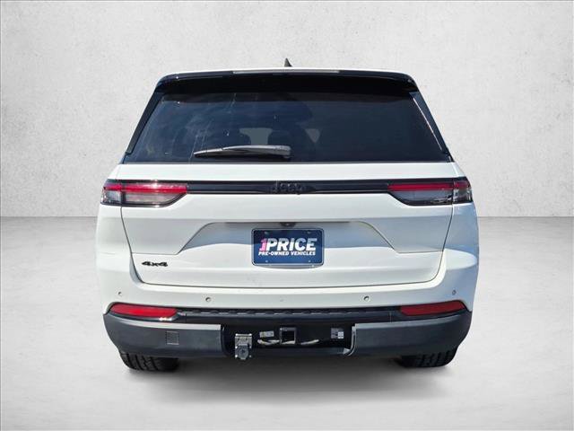 Used 2023 Jeep Grand Cherokee Altitude AWD/4WD image 7