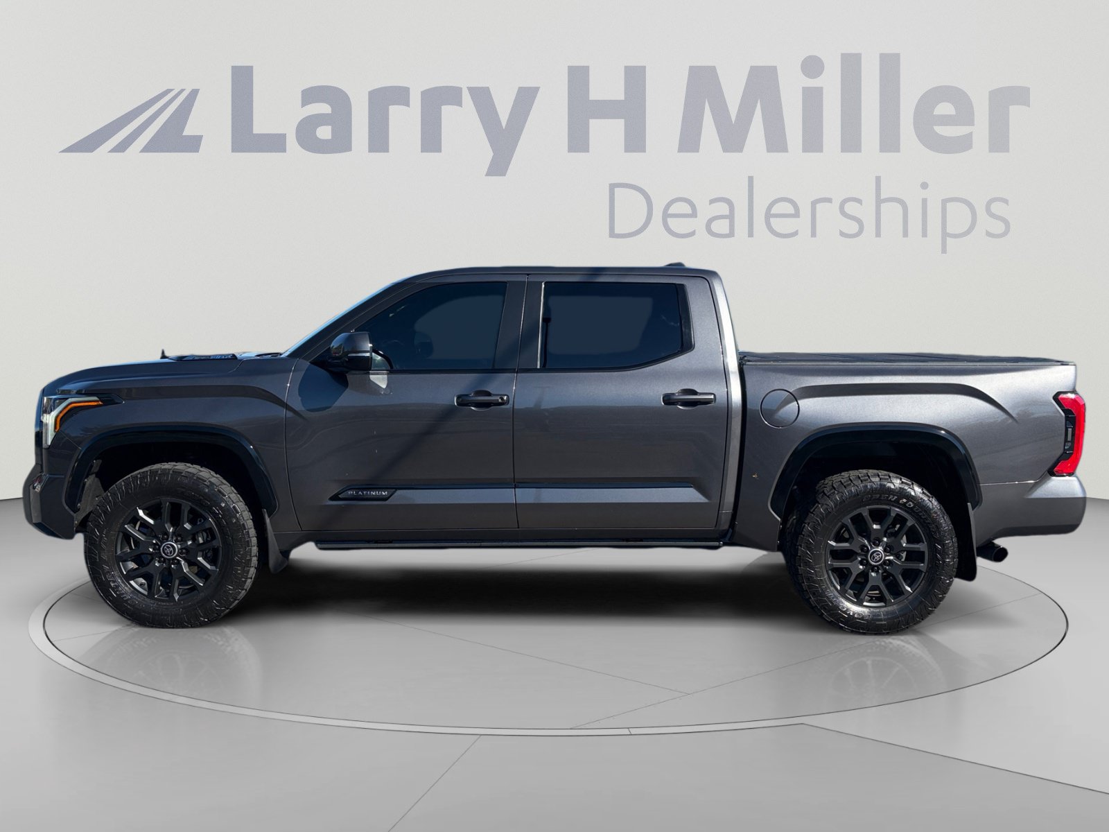 Used 2024 Toyota Tundra Platinum AWD/4WD image 2