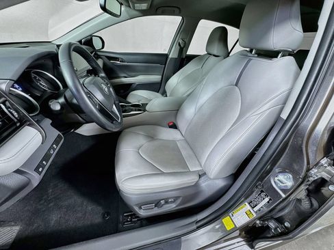 Used 2021 Toyota Camry XLE FWD image 25