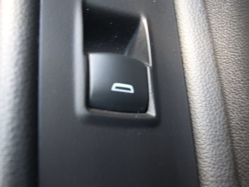 Used 2024 GMC Terrain SLT AWD/4WD image 22