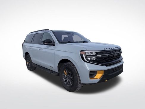 Used 2025 Ford Expedition Tremor image 2