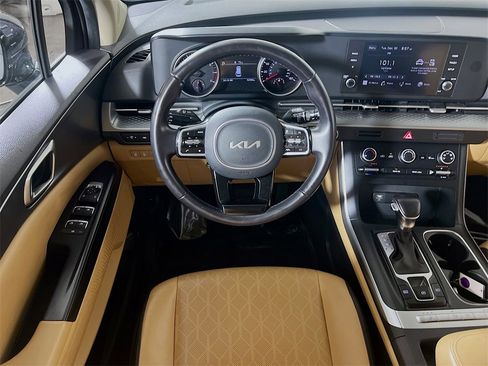 Used 2024 Kia Carnival LX image 20