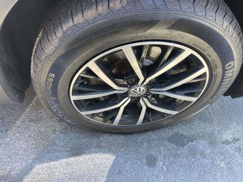 Used 2021 Volkswagen Tiguan SE FWD image 27