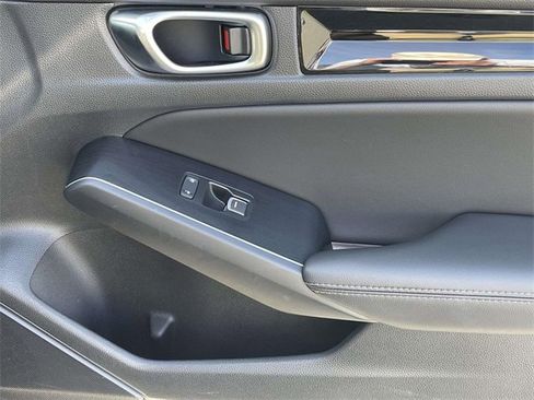 Used 2022 Honda Civic Touring image 16