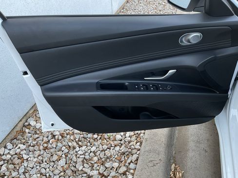 Used 2025 Hyundai Elantra SEL image 12