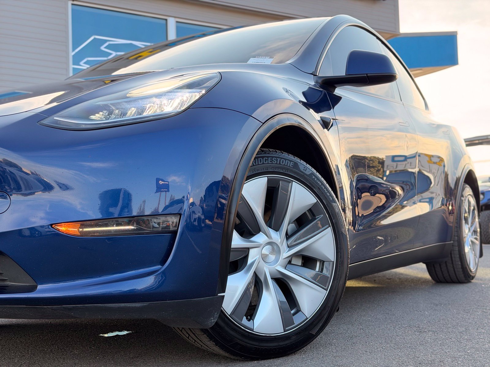 Used 2023 Tesla Model Y Long Range AWD/4WD image 4