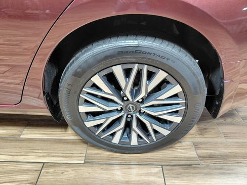 Used 2024 Nissan Altima 2.5 SV AWD/4WD image 12