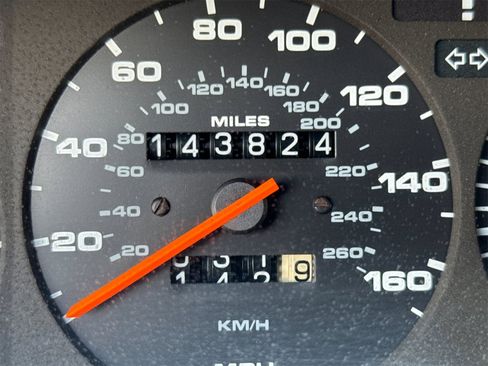 Used 1987 Porsche 944 Coupe image 27