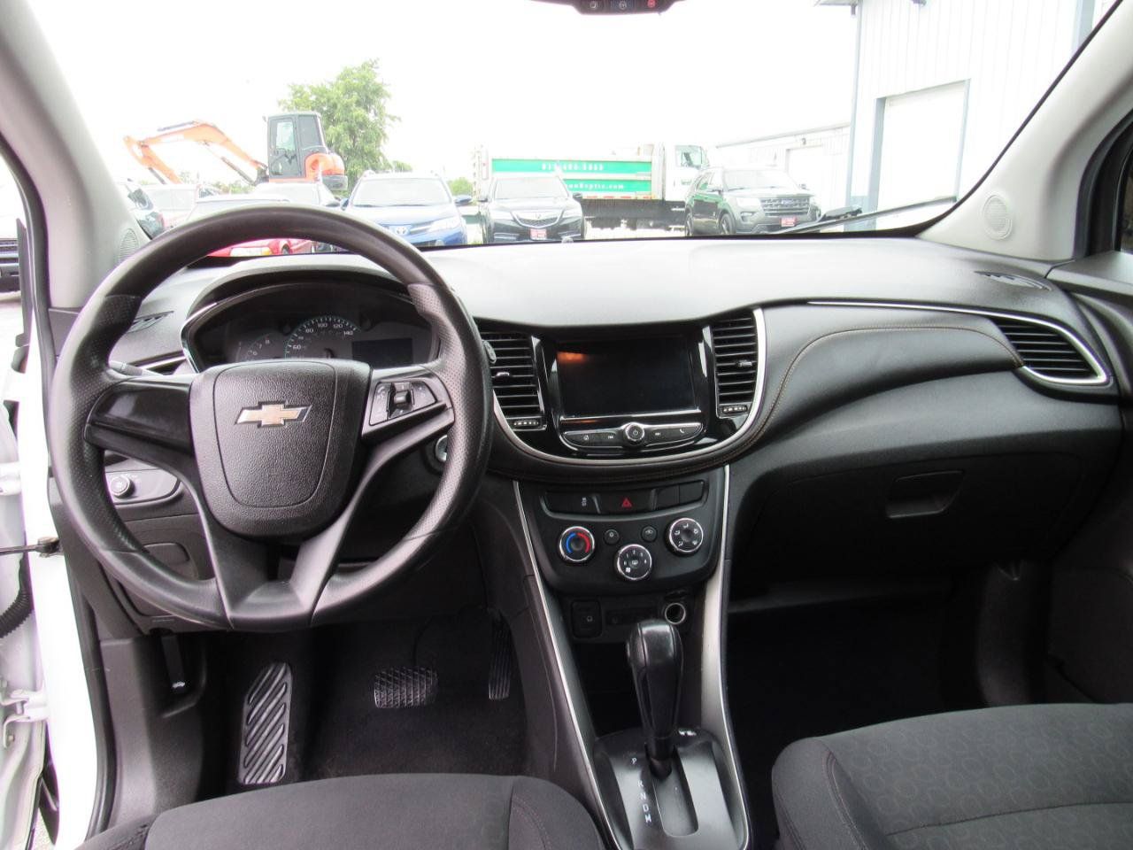 Used 2018 Chevrolet Trax LS AWD/4WD image 17