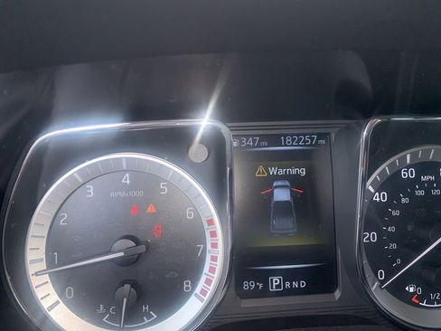 Used 2018 Nissan Titan SV RWD image 5