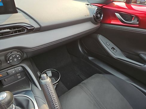 Used 2025 MAZDA MX-5 Miata Club RWD image 24