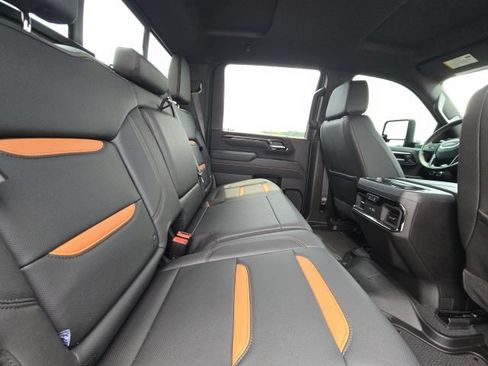 Used 2025 GMC Sierra 3500 AT4 w/ Technology Package AWD/4WD image 15