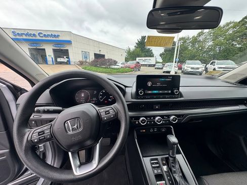 Used 2023 Honda CR-V EX image 10