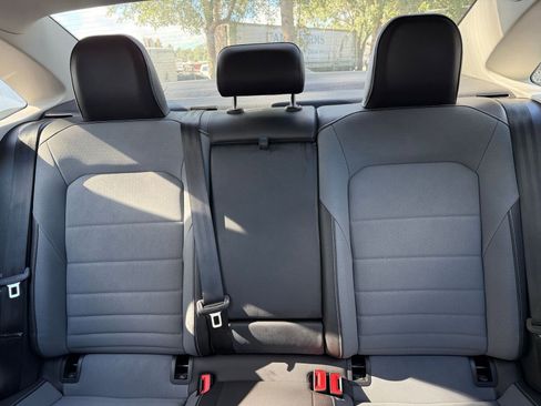 Used 2025 Volkswagen Jetta SE image 32