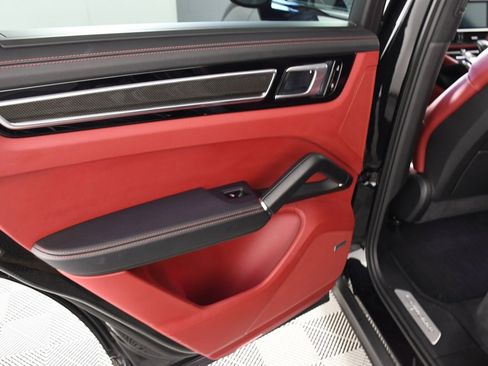 Used 2020 Porsche Cayenne S image 26