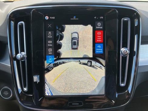 New 2026 Volvo XC40 B5 Ultra w/ Protection Package Premier AWD/4WD image 32
