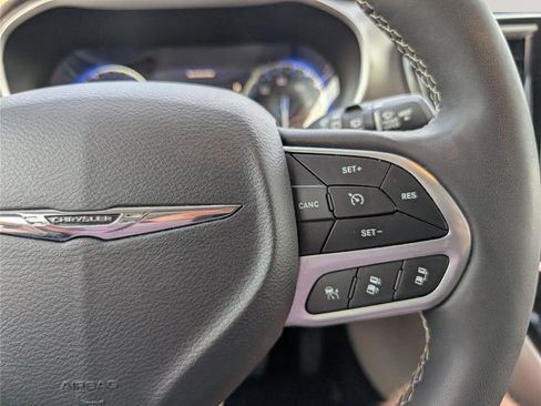 Used 2024 Chrysler Pacifica Touring-L FWD image 24