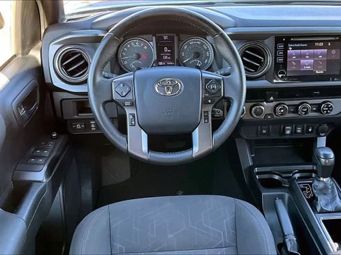 Used 2018 Toyota Tacoma TRD Off-Road image 6