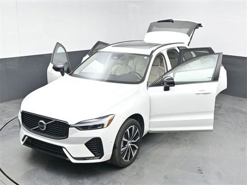 Used 2024 Volvo XC60 B5 Plus image 50