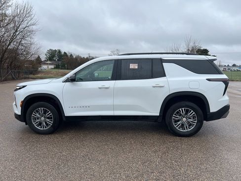 Used 2025 Chevrolet Traverse LT image 6