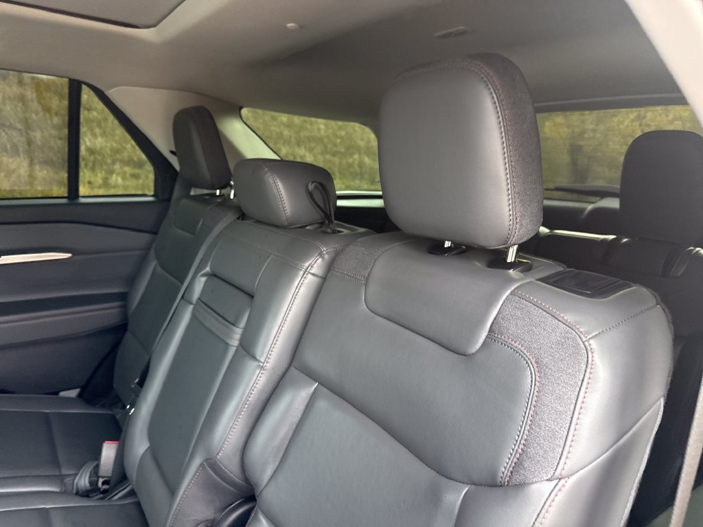 Used 2025 Ford Explorer Active w/ Active Comfort Package AWD/4WD image 23