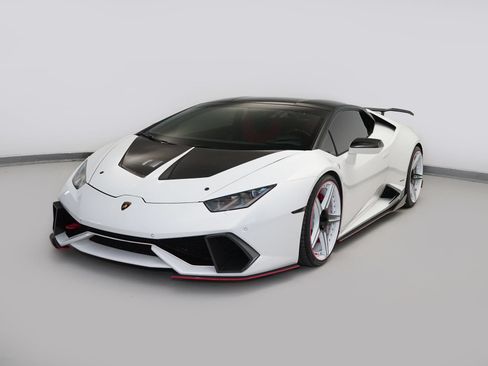 Used 2015 Lamborghini Huracan LP 610-4 AWD/4WD image 2