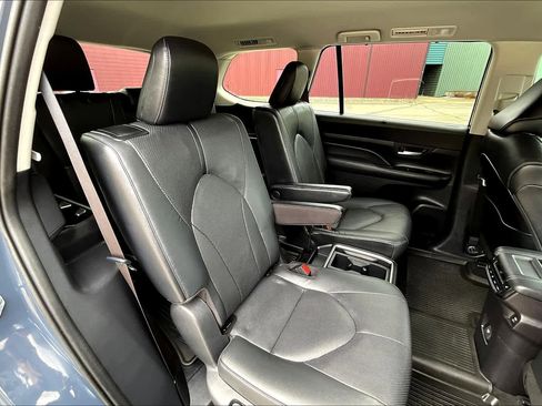 Used 2024 Toyota Grand Highlander Limited image 19