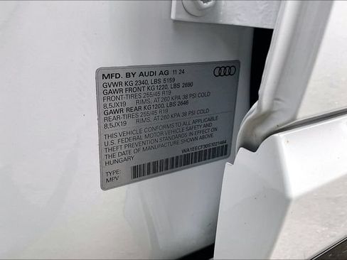 Certified 2025 Audi Q3 2.0T Premium Plus w/ Premium Plus Package AWD/4WD image 35