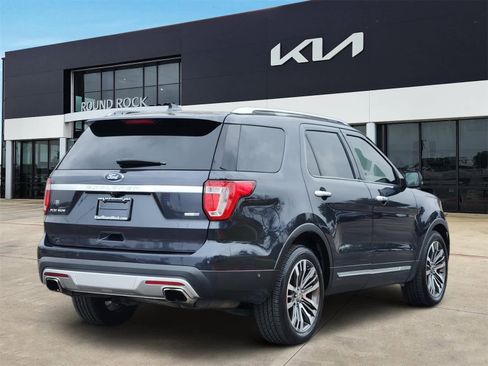 Used 2017 Ford Explorer Platinum image 5