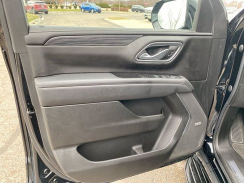 Used 2022 GMC Yukon XL SLT w/ SLT Premium Package image 22