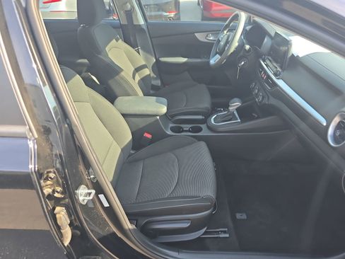 Used 2023 Kia Forte LXS image 10