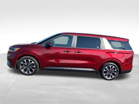 Used 2023 Kia Carnival EX FWD image 2