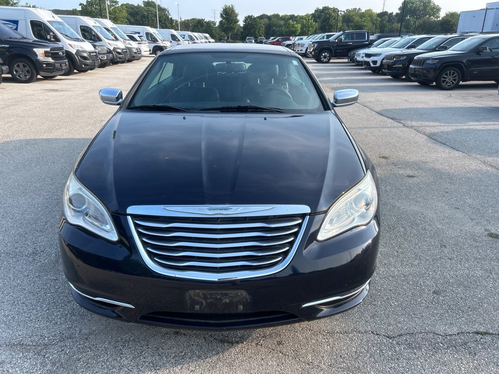 Used 2011 Chrysler 200 Limited FWD image 2