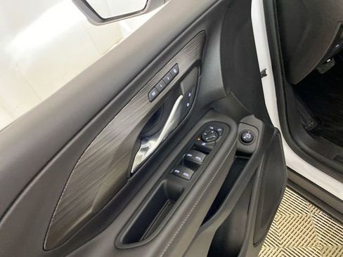 Used 2023 GMC Terrain SLT image 26