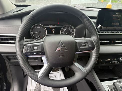 Used 2024 Mitsubishi Outlander ES AWD/4WD image 15