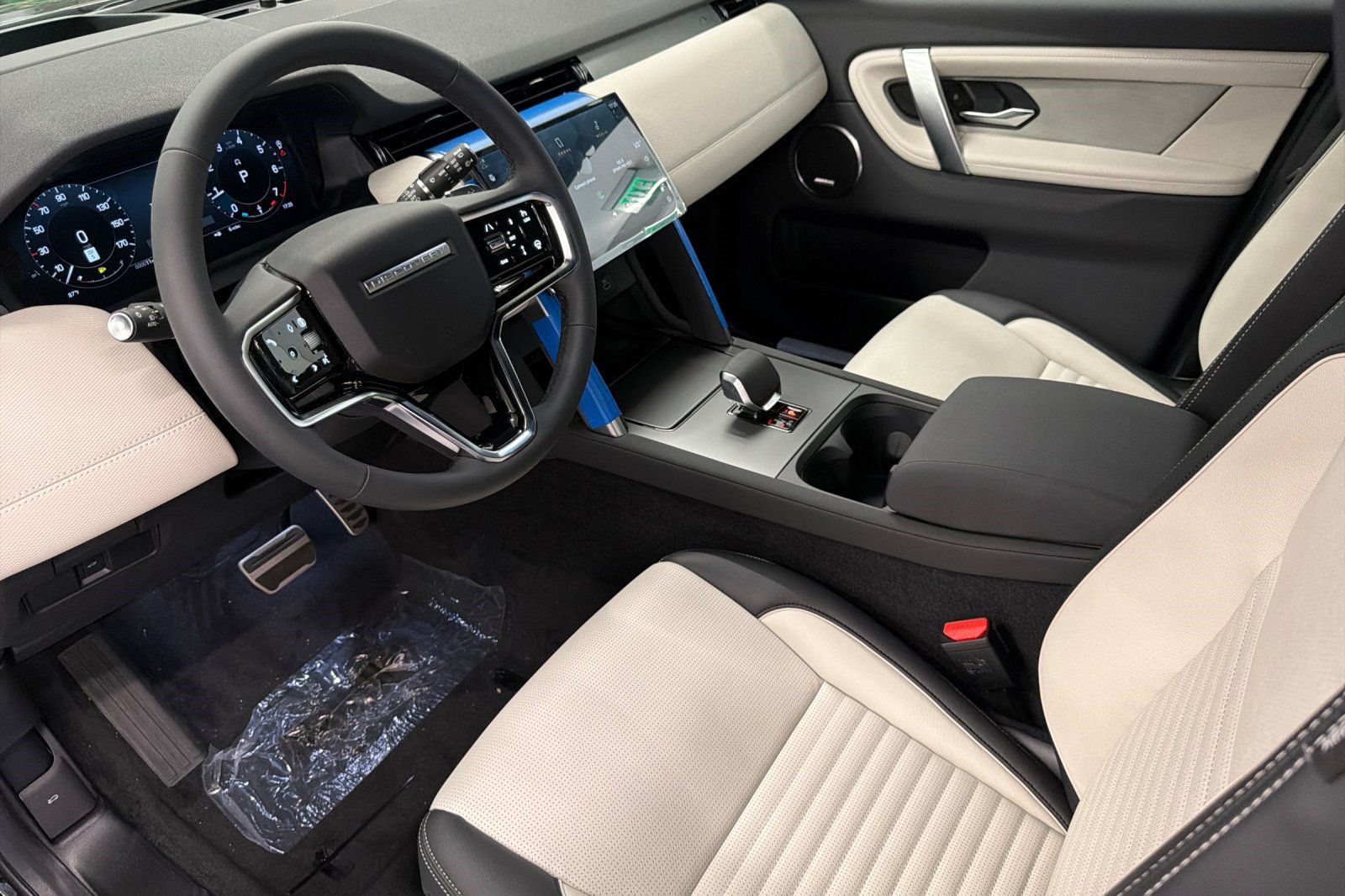 New 2026 Land Rover Discovery Sport Landmark AWD/4WD image 4