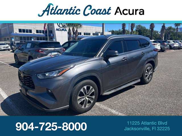 Used 2020 Toyota Highlander XLE FWD image 1
