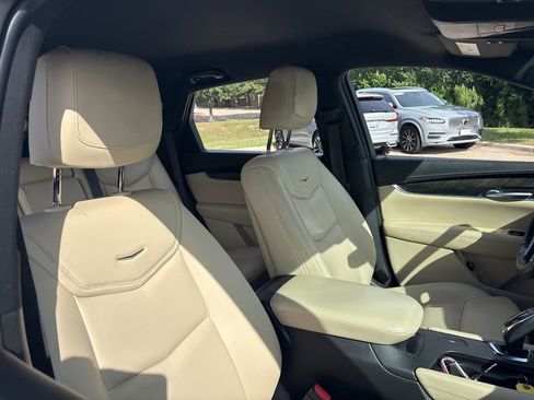 Used 2018 Cadillac XT5 FWD image 13