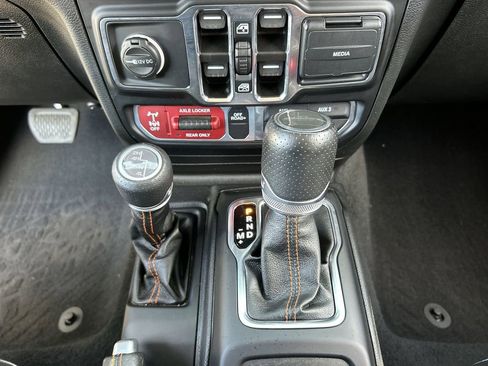 Used 2023 Jeep Gladiator Mojave w/ LED Lighting Group AWD/4WD image 16