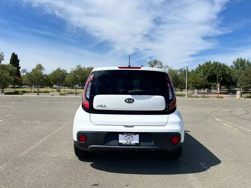 Used 2017 Kia Soul FWD image 7