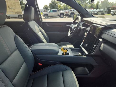 New 2026 GMC Acadia AT4 w/ Luxury Package AWD/4WD image 6