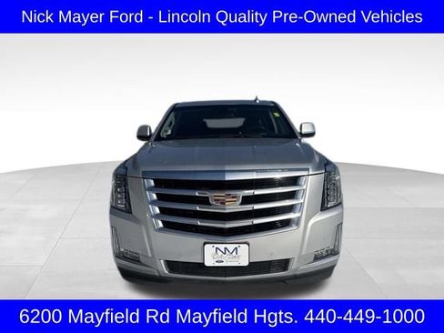 Used 2020 Cadillac Escalade Luxury image 2