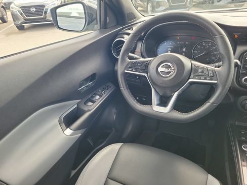 Used 2024 Nissan Kicks SR w/ SR Premium Package FWD image 15