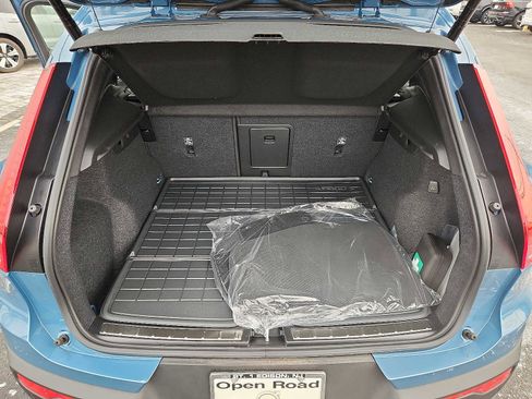 Used 2025 Volvo XC40 B5 Ultra w/ Protection Package Premier image 28