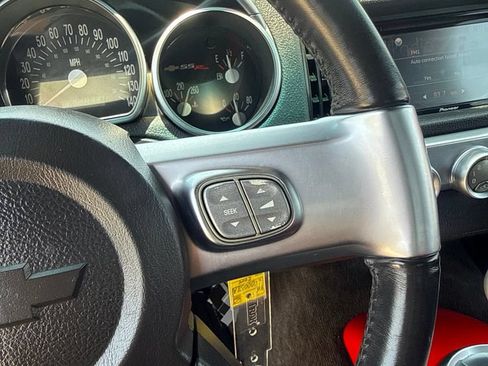 Used 2004 Chevrolet SSR w/ Preferred Equipment Group RWD image 11