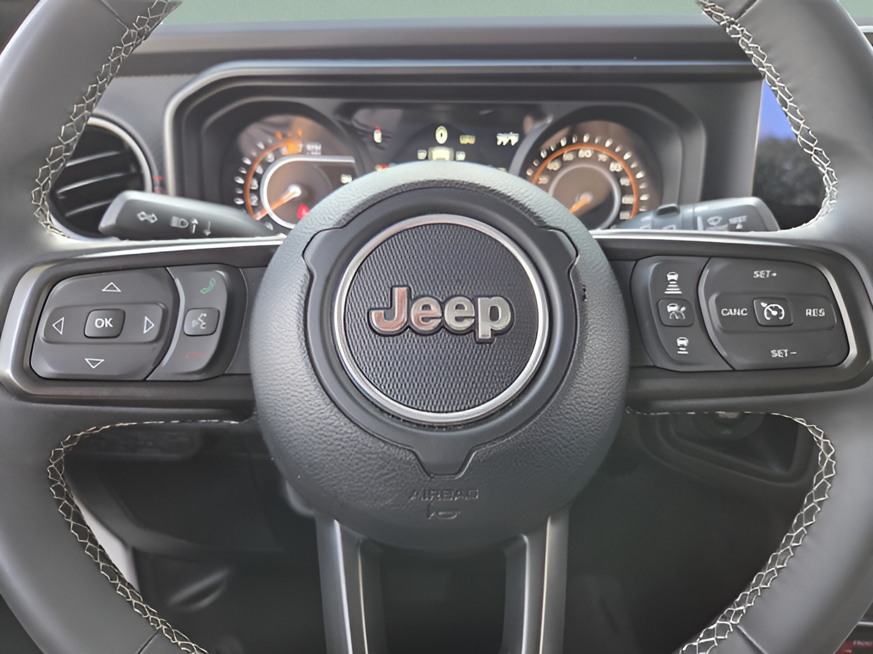 Used 2025 Jeep Wrangler Unlimited Rubicon AWD/4WD image 27