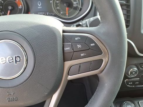 Certified 2022 Jeep Cherokee Latitude Lux w/ Sun & Sound Group AWD/4WD image 20
